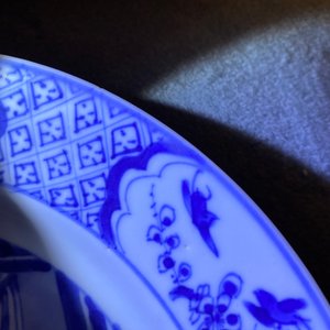 Deux assiettes en porcelaine de Chine en bleu et blanc à décor de 'La romance de la chambre de l'ouest', Kangxi — photo 7