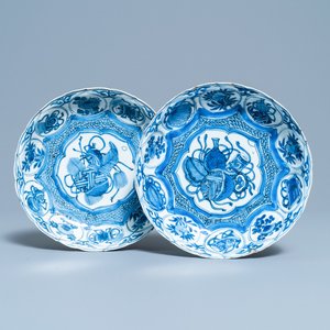 Deux assiettes en porcelaine de Chine en bleu et blanc de type kraak, Wanli — photo 1