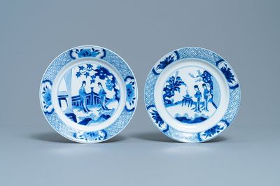 Deux assiettes en porcelaine de Chine en bleu et blanc, marque et époque de Kangxi