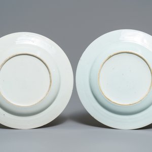 Deux assiettes en porcelaine de Chine grisaille et doré, Qianlong — photo 2