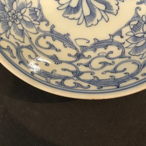 Deux assiettes et un bol en porcelaine de Chine bleu et blanc, Kangxi et 19ème — photo 18