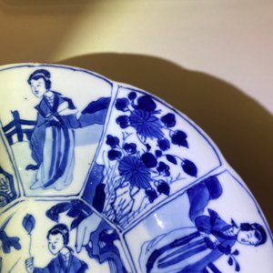 Deux assiettes et un encrier en porcelaine de Chine en bleu et blanc, Kangxi — photo 12