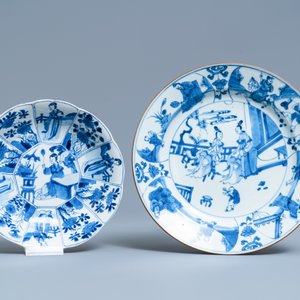Deux assiettes et un encrier en porcelaine de Chine en bleu et blanc, Kangxi — photo 2