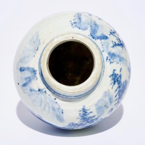 Deux assiettes et un vase en porcelaine de Chine bleu et blanc, 19/20ème — photo 8