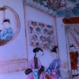 Deux assiettes et une théière couverte en porcelaine de Chine famille rose, Yongzheng/Qianlong — photo 23