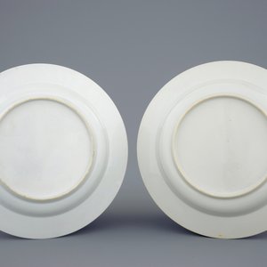 Deux assiettes raffinées en porcelaine de Chine famille rose, Yongzheng, 1723-1735 — photo 2