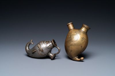 Deux bases de narguilés portatives en bronze, Inde, 19ème