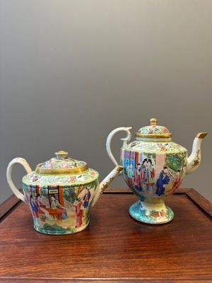 Deux belles théières en porcelaine de Chine famille rose de Canton, 19ème — photo 1