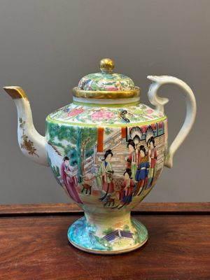 Deux belles théières en porcelaine de Chine famille rose de Canton, 19ème — photo 18