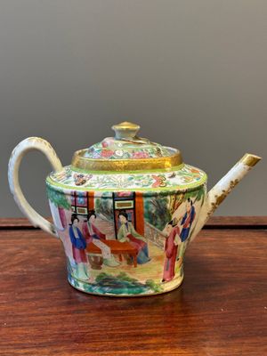 Deux belles théières en porcelaine de Chine famille rose de Canton, 19ème — photo 2