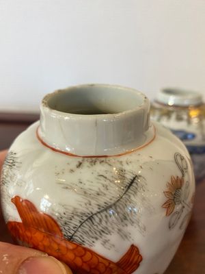 Deux boîtes à thé en porcelaine de Chine à décor de carpes en bleu, blanc et rouge de fer, Yongzheng — photo 12