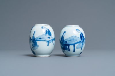 Deux boîtes à thé en porcelaine de Chine en bleu et blanc, Kangxi