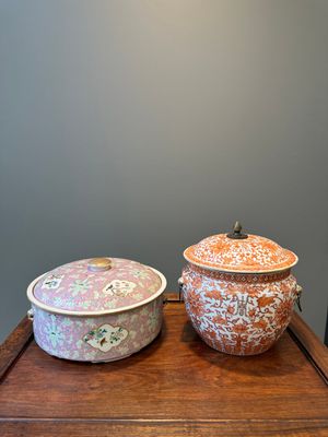 Deux boîtes couvertes en porcelaine de Chine en rouge de fer et famille rose, 19ème — photo 1