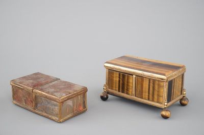 Deux boîtes en laiton et pierres semi-précieuses: oeil de tigre et agata incrusté, 19ème siècle