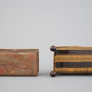 Deux boîtes en laiton et pierres semi-précieuses: oeil de tigre et agata incrusté, 19ème siècle — photo 9