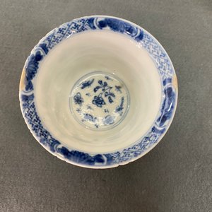 Deux bols ajourés en porcelaine de Chine en bleu et blanc, époque Transition et Kangxi — photo 12