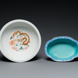 Deux bols aux dragons et un vase à décor floral en porcelaine de Chine famille rose, 19/20ème — photo 12