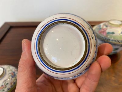 Deux bols couverts avec leurs supports et deux bols en émaux de Canton, Chine, 18/19ème — photo 30