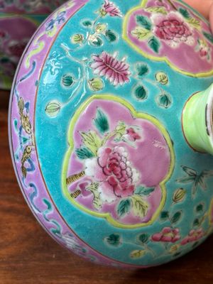 Deux bols couverts de type 'chupu' en porcelaine de Chine famille rose pour le marché Straits ou Peranakan, marque et époque de Guangxu — photo 17