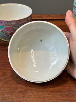 Deux bols couverts de type 'chupu' en porcelaine de Chine famille rose pour le marché Straits ou Peranakan, marque et époque de Guangxu — photo 18