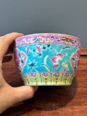 Deux bols couverts de type 'chupu' en porcelaine de Chine famille rose pour le marché Straits ou Peranakan, marque et époque de Guangxu — photo 20