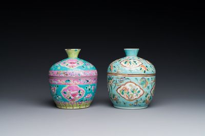 Deux bols couverts de type 'chupu' en porcelaine de Chine famille rose pour le marché Straits ou Peranakan, marque et époque de Guangxu