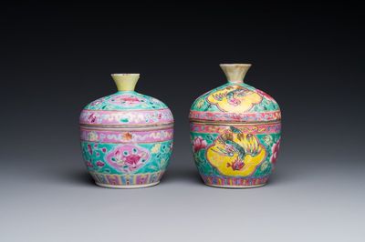 Deux bols couverts de type 'chupu' en porcelaine de Chine famille rose pour le marché Straits ou Peranakan, marque et époque de Tongzhi