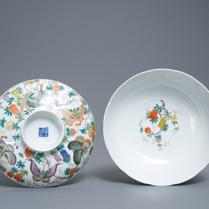 Deux bols couverts en porcelaine de Chine famille rose, 19/20ème — photo 8