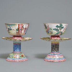 Deux bols de marriage sur présentoirs en émaux de Canton, Chine, Yongzheng/Qianlong — photo 4