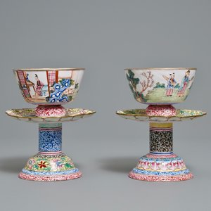 Deux bols de marriage sur présentoirs en émaux de Canton, Chine, Yongzheng/Qianlong — photo 5