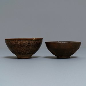 Deux bols en grès porcelaineux de type jianyao à émail 'fourrure de lièvre' et brun, Song — photo 3