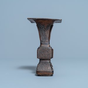 Deux bols en porcelaine de Chine en bleu et blanc et un vase en bronze, Ming — photo 8