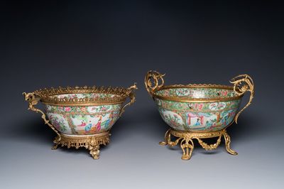 Deux bols en porcelaine de Chine famille rose de Canton aux montures en bronze doré, 19ème
