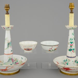 Deux bols et deux bougeoirs en porcelaine de Chine famille rose, 19ème — photo 4