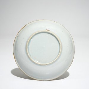 Deux bols et huit tasses et soucoupes en porcelaine de Chine famille rose à fond brun capucin, Qianlong — photo 3