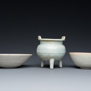 Deux bols et un brûle-parfum tripod en porcelaine de Chine qingbai, Song/Ming — photo 3