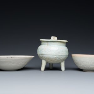 Deux bols et un brûle-parfum tripod en porcelaine de Chine qingbai, Song/Ming — photo 6