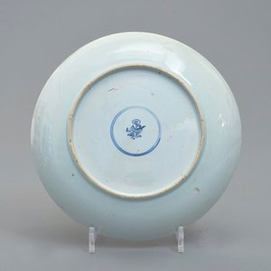 Deux bols et un plat en porcelaine de Chine bleu et blanc, Ming et Kangxi — photo 3