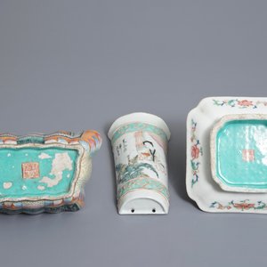 Deux bols et un vase à suspendre en porcelaine de Chine famille rose, 19ème — photo 7