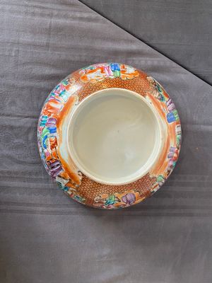 Deux bols et un vase en porcelaine de Chine famille rose de Canton et une boîte en laque, Qianlong et postérieur — photo 22