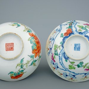 Deux bols et une assiette millefleurs en porcelaine de Chine famille rose, 19ème — photo 9