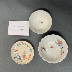 Deux bols et une coupe en porcelaine de style Kakiemon, Japon, Edo — photo 16