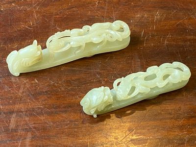 Deux boucles de ceintures finement sculptées en jade blanc, Chine, Qing — photo 1