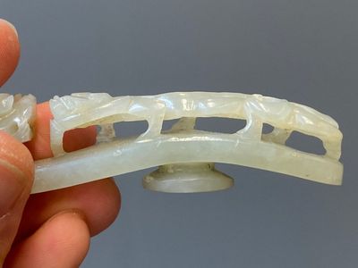 Deux boucles de ceintures finement sculptées en jade blanc, Chine, Qing — photo 11