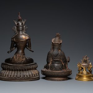 Deux bouddhas en bronze doré et un en fer de fonte, Tibet, 19/20ème — photo 4