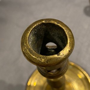 Deux bougeoirs en bronze, Flandres ou Pays-Bas, 16ème — photo 21