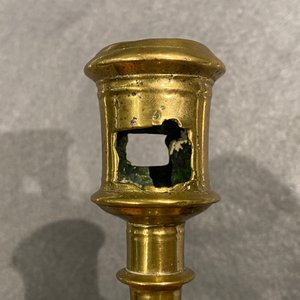 Deux bougeoirs en bronze, Flandres ou Pays-Bas, 16ème — photo 27