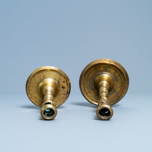 Deux bougeoirs en bronze, Flandres ou Pays-Bas, 16ème — photo 6