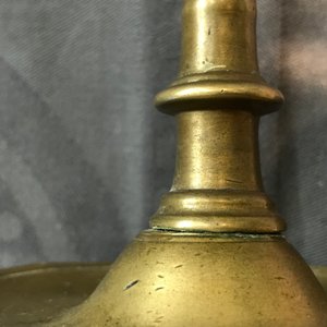 Deux bougeoirs gothiques en bronze, Flandres ou Pays-Bas, 15/16ème — photo 13