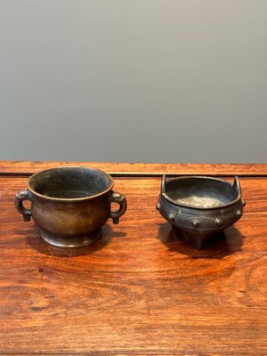 Deux brûle-parfums en bronze, marque de Xuande, Chine, Yuan/Ming — photo 1